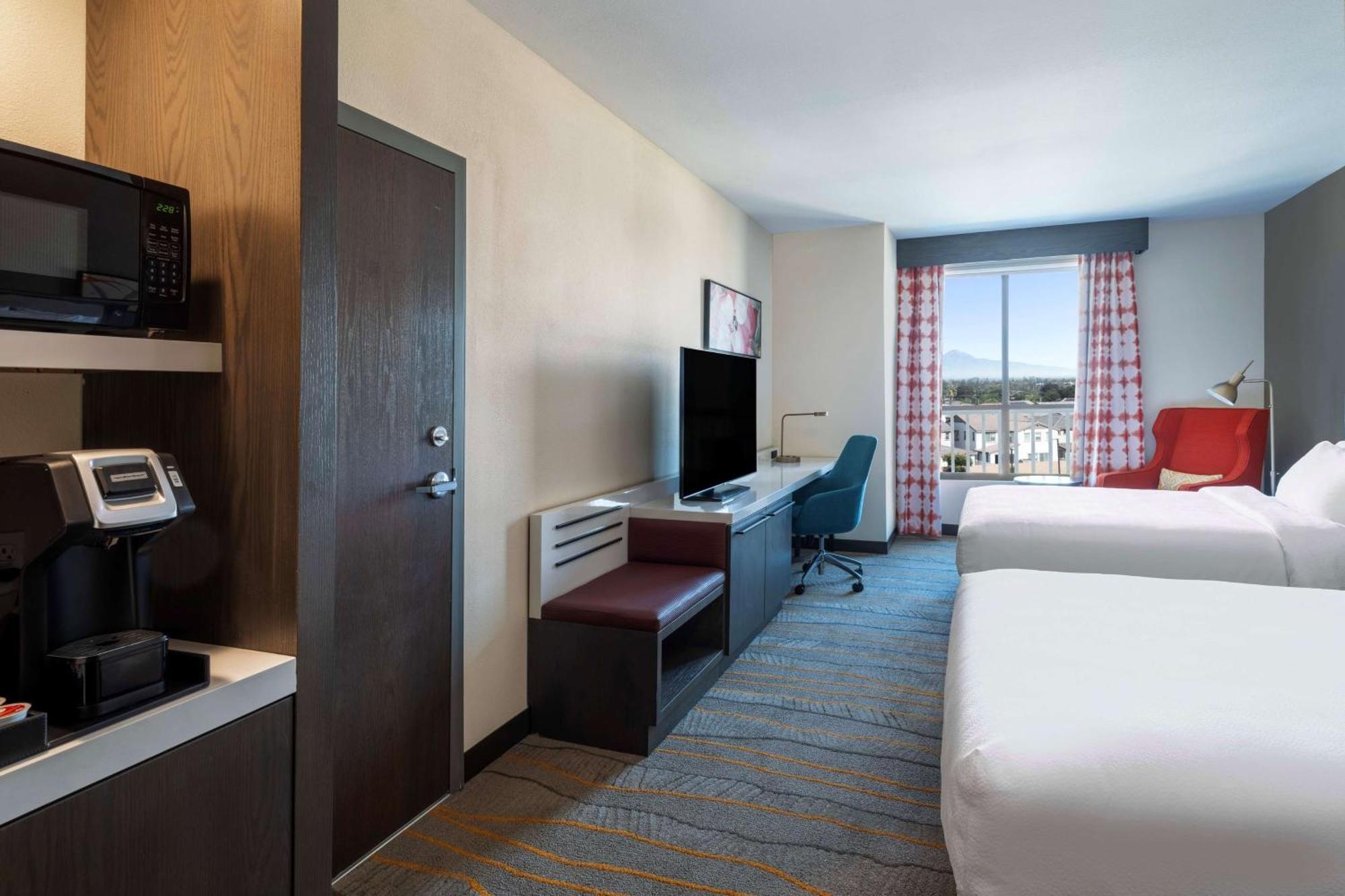 Hilton Garden Inn Pomona, Ca Exterior photo